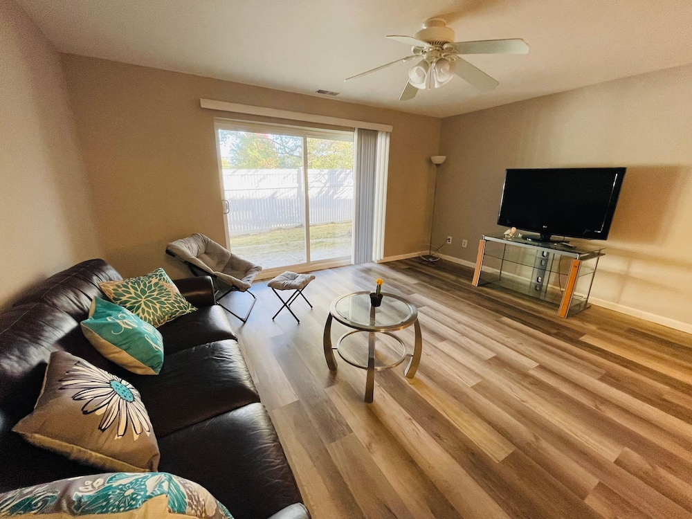 Comfortable 1BR in Elkins Park Parking Pool