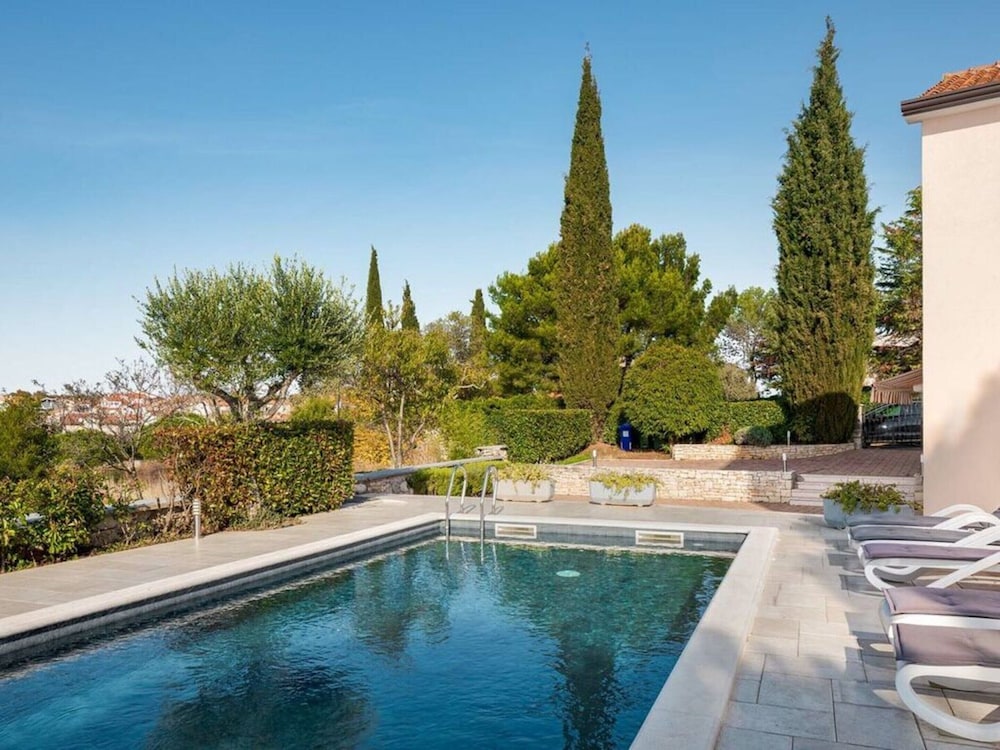 Villa Rosy Comfortable Holiday Residence