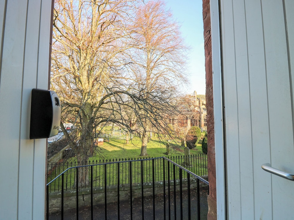 Pear Cottage - Priorwood Garden