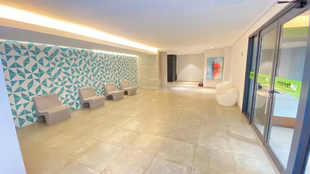 Piscina- academia- AC - Brazilian Corner