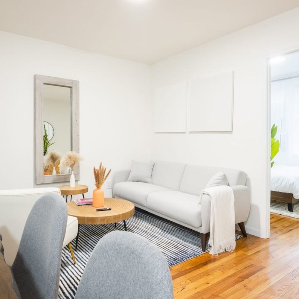 49-3b Newly Renovated 2BR W D Midtown East