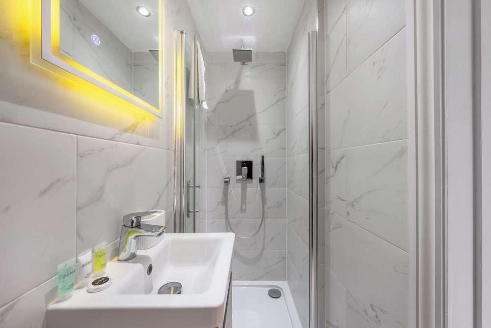 1 Bed Flat - Sleeps 3 - Parking - Wifi