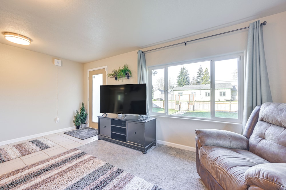 Family-friendly Cottage w/ Playground in Centralia