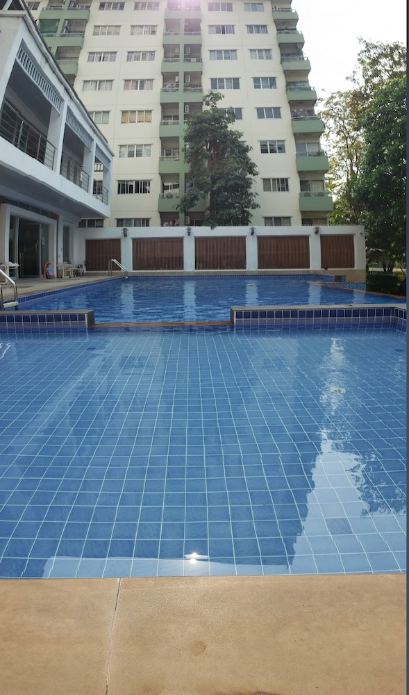 Charming Bangkok Condo in Vibrant Neighborhood