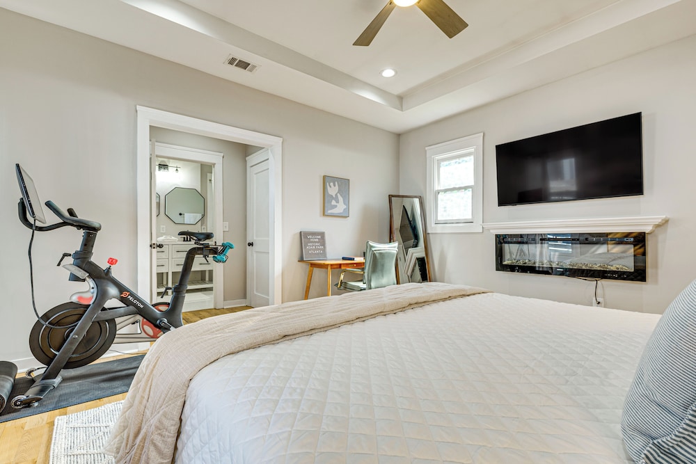 Walk to Beltline: Wfh-friendly Hub w/ Yard!