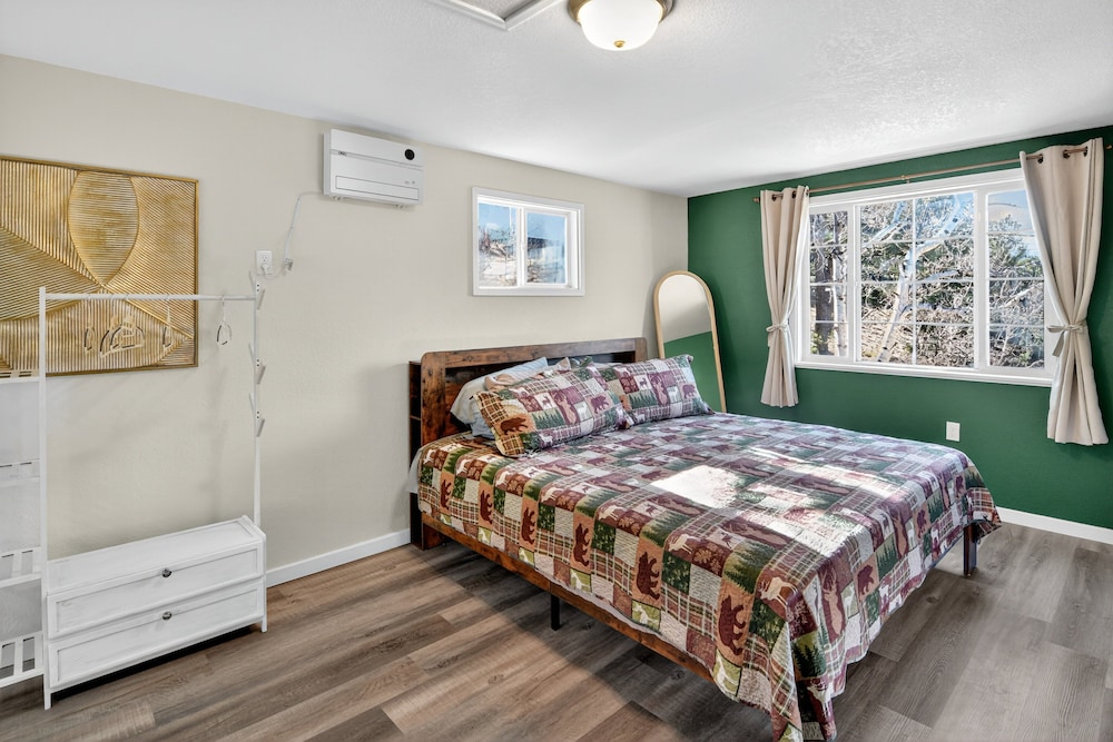 Mountain Escape Cabin With Hot Tub 1 Bedroom Cabin