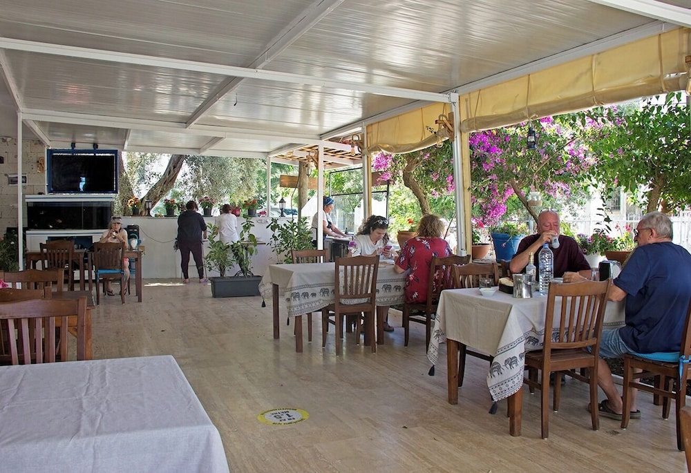 Umayra Otel