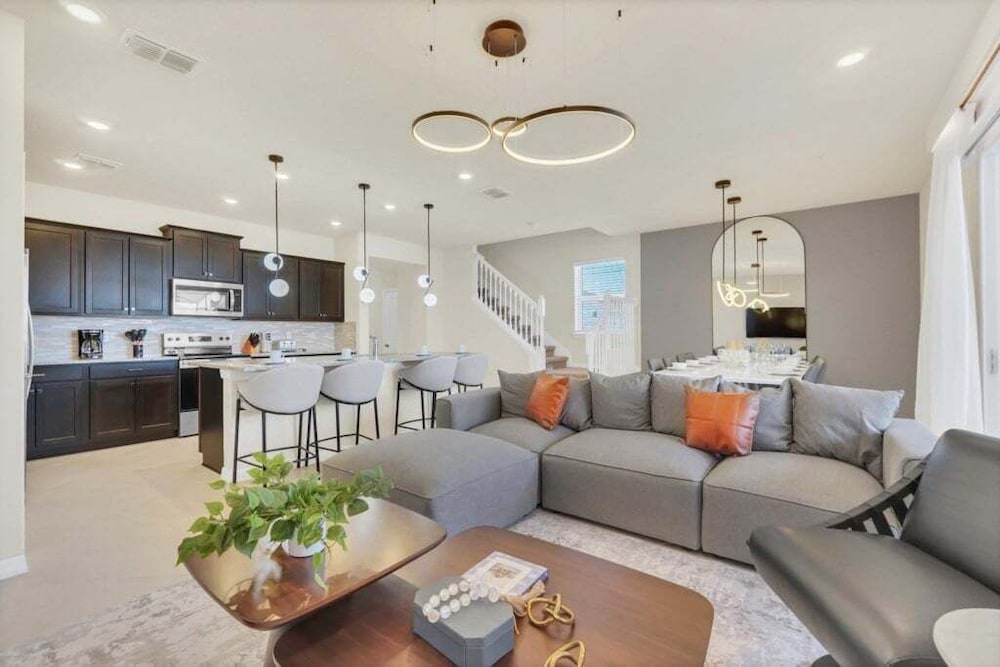 The Cutest Tonwhome & Private Splash Pool! 5 Bedroom Townhouse