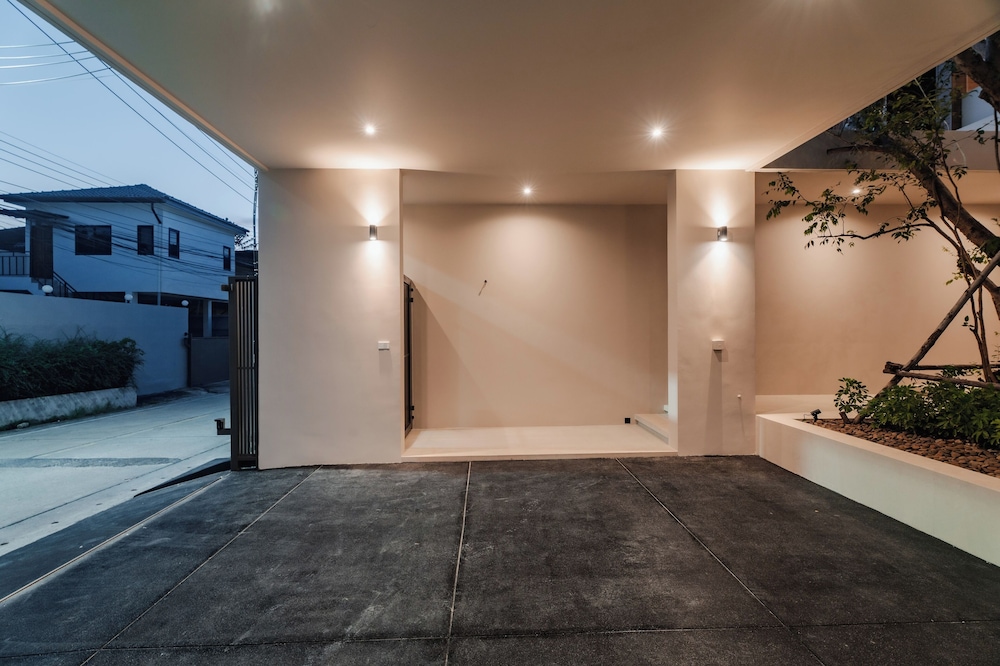 Modern Tropical Pool Villa - Saiyuan