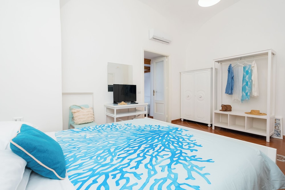 DIPINTO APARTMENTS photo 4