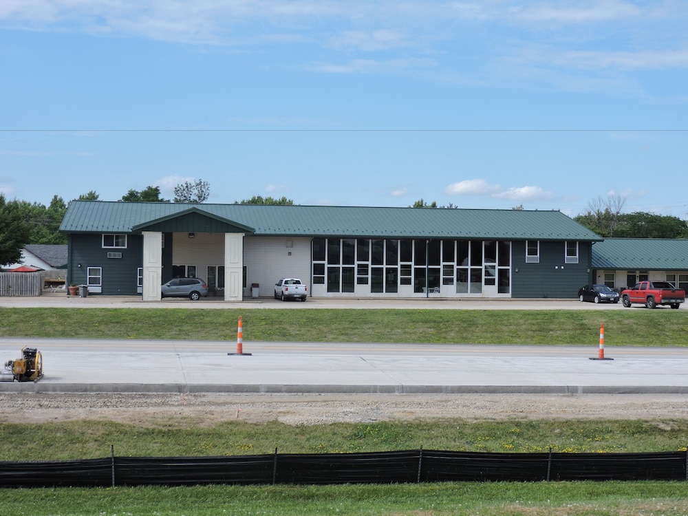 Indian Hills Inn & RV Park