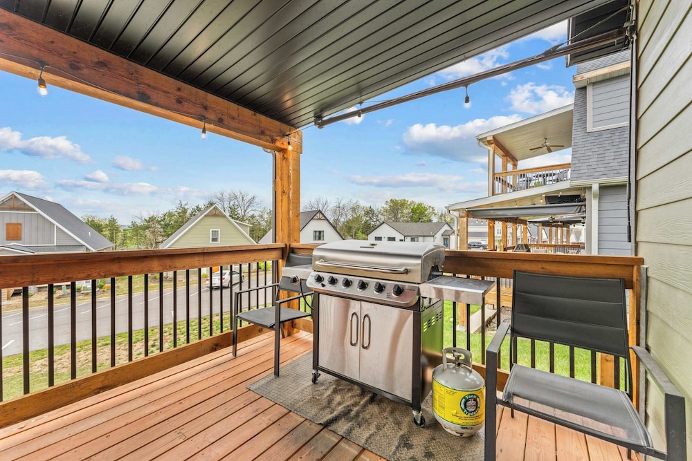 Green Wood Getaway for 18