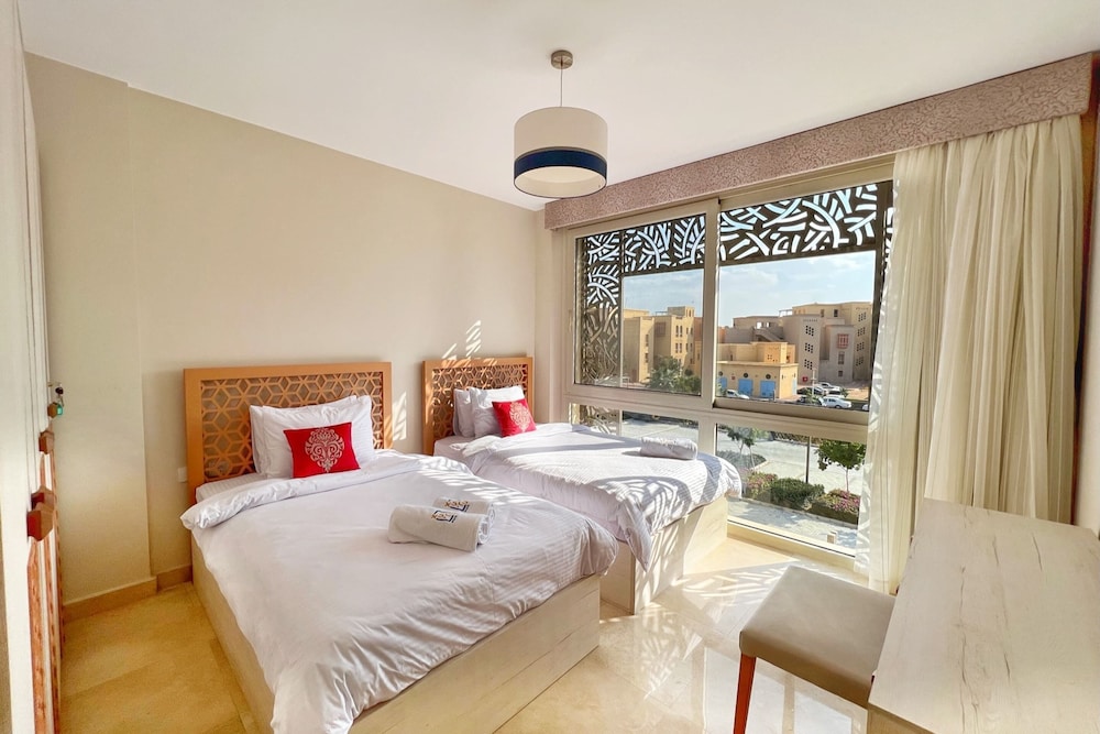 Xuru Stays I Homestyle 3BR Penthouse Pool & Beach View