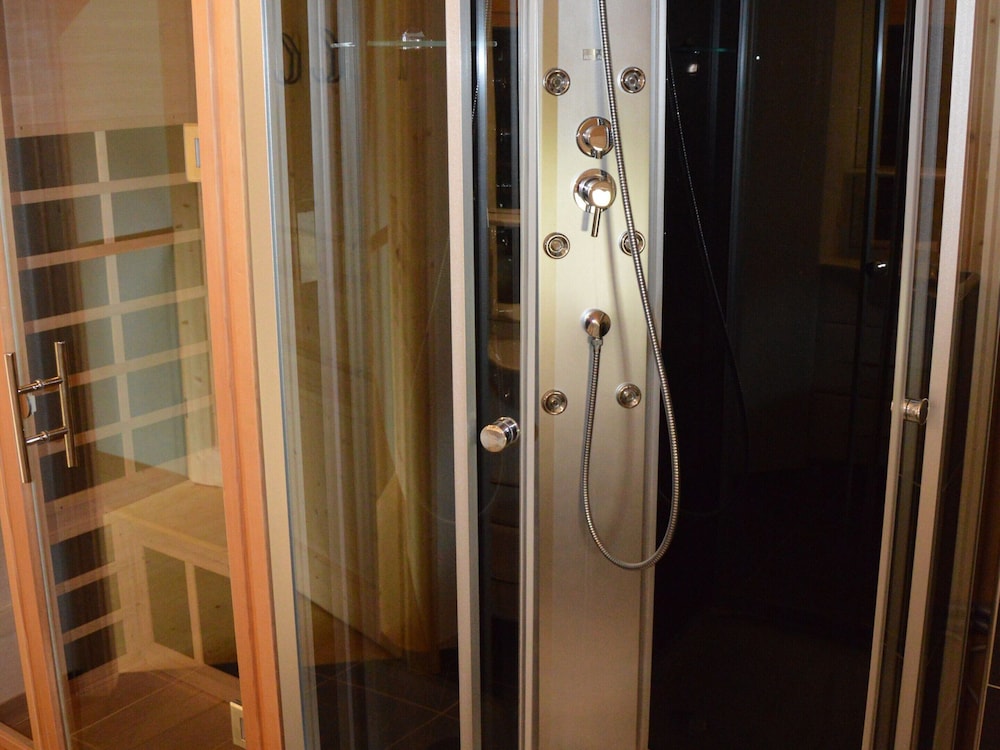 Deluxe Chalet With Whirlpool