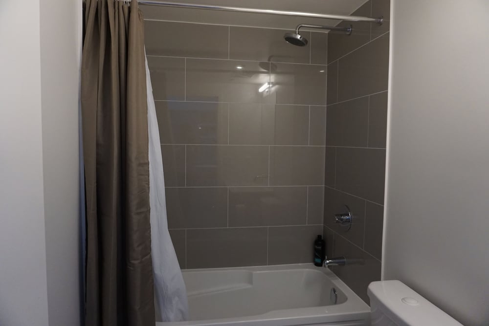 Aaira Suites at 1 York St-4