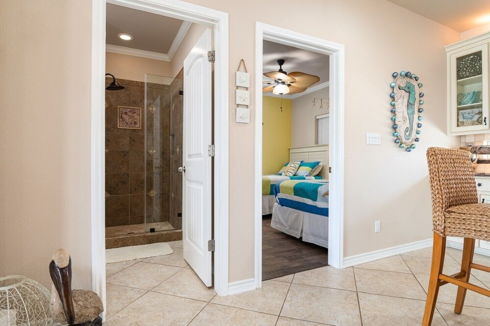 Pair-a-dice 3 Bedroom Home by RedAwning view 4