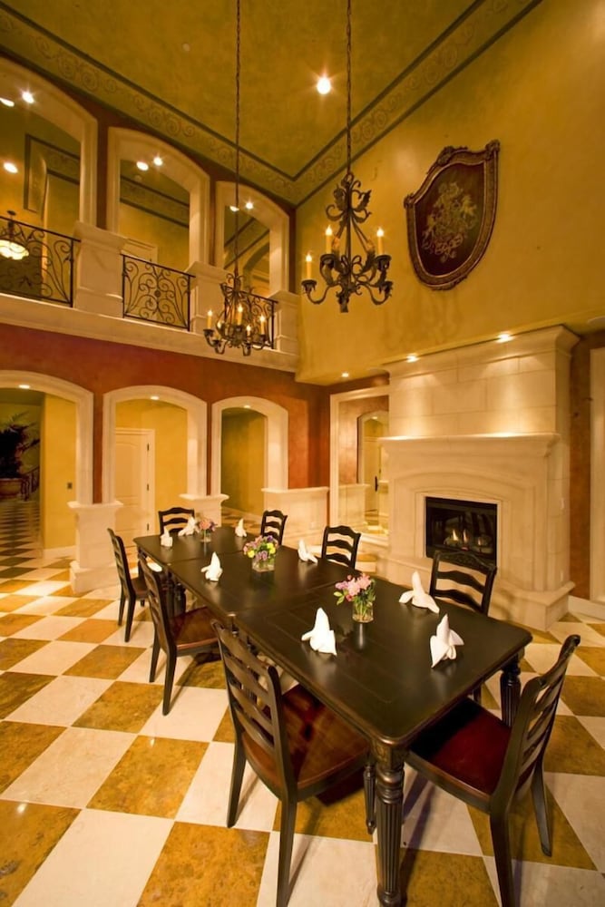 Villa Arden Hills