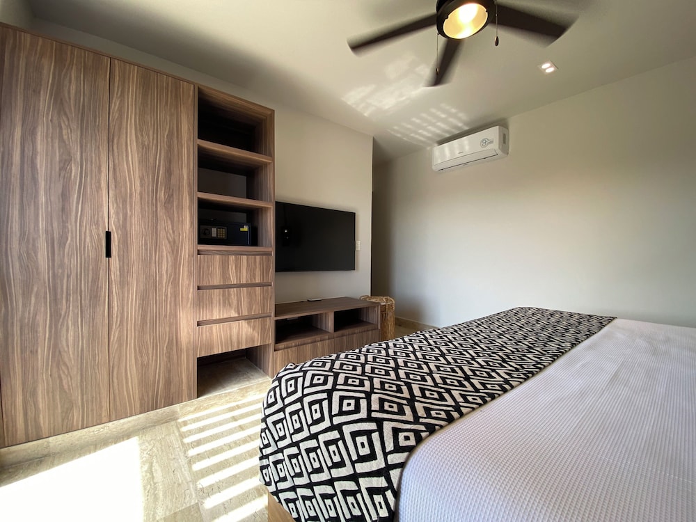 Private Terrace & Jacuzzi in Aldea Zama