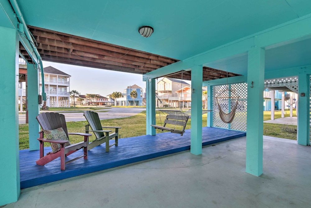 Cozy Galveston Beach House - Walk to the Gulf!