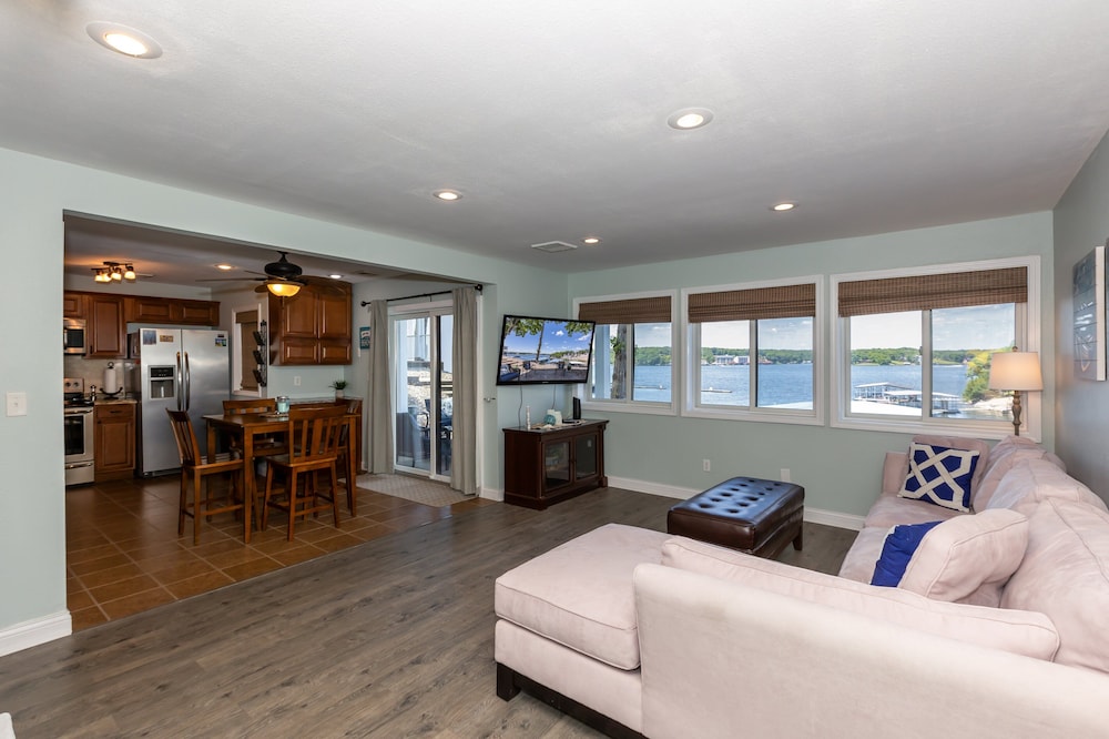 Pet-friendly Condo at Mm-19 w/ Boat Slip & Lake Views