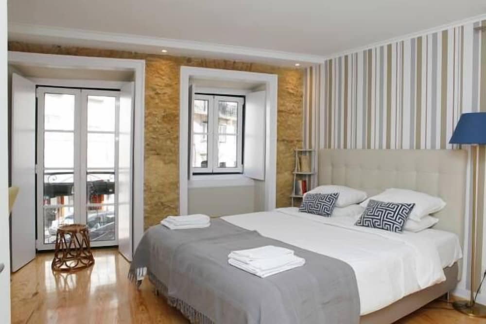 Hotel Flores Guest House - Image 1