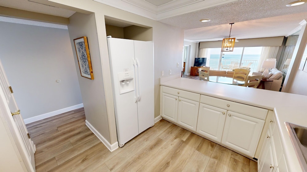 Beach House 202a 2 Bedroom Condo