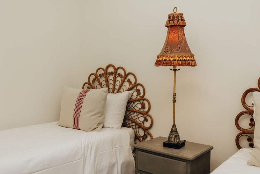 Badgemore Cottage - From 250 Per Night