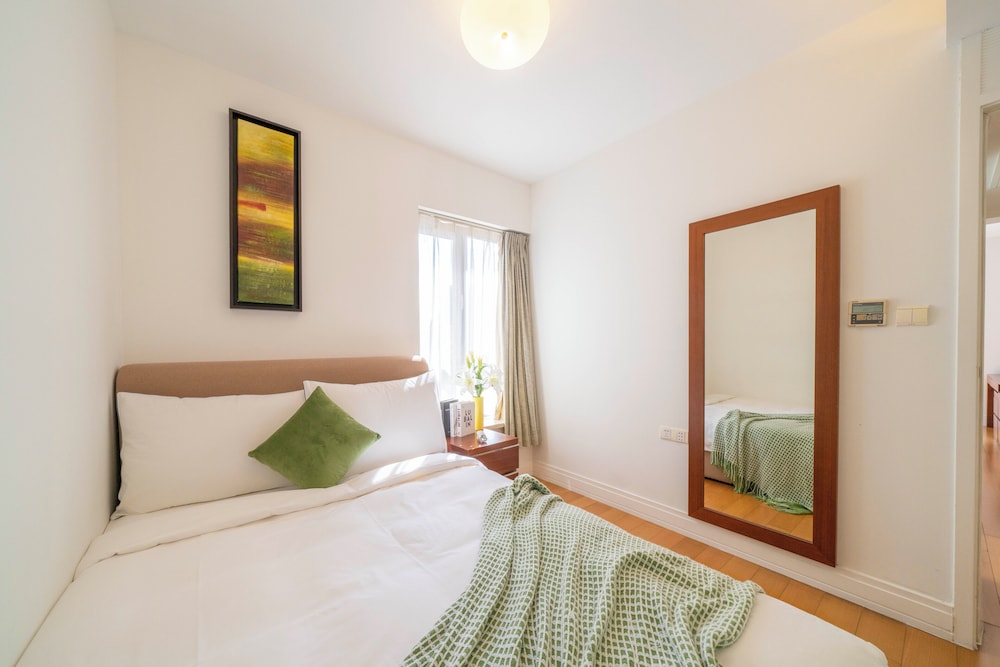 Tyms Luxury 2BR 1BA Apt Xujiahui Shops