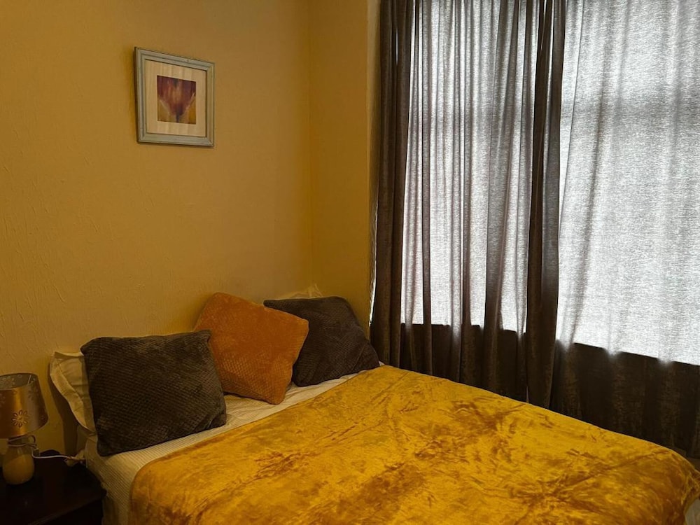 Immaculate 3-bed House in Middlesbrough With Wifi view 4