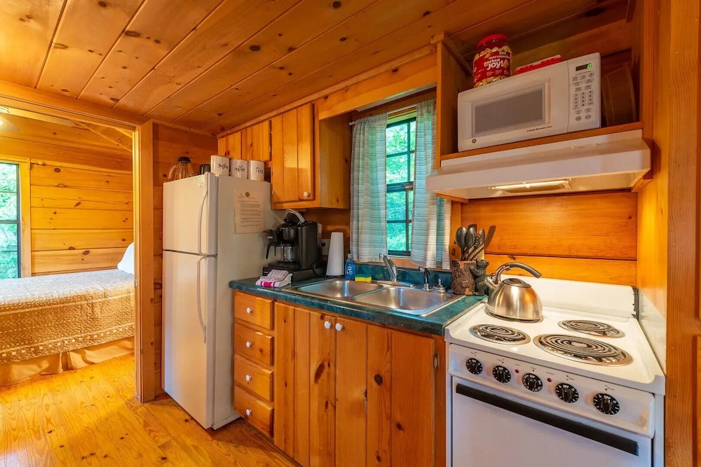 Engadine Inn  Cabins - Property Image 19