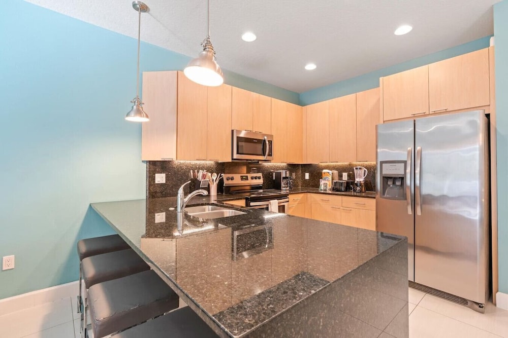 Amazing Family House w pvt Pool - 1605