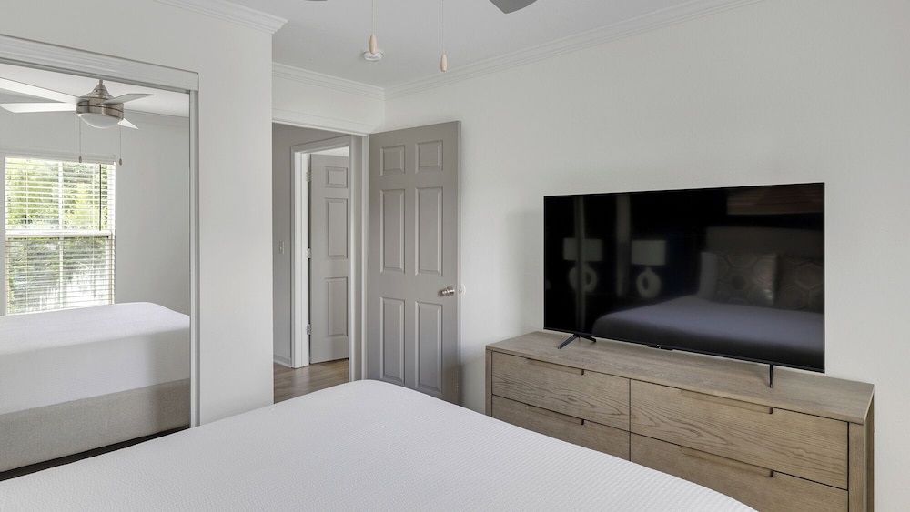 Landing Beautiful 1bd, Courtyard, Clubhouse