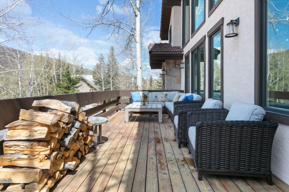 2540 Queen Esther Dr - 5 Bedroom Home with Spa 5 Home