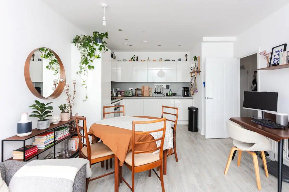 Bright 1 Bedroom Apartment in Hackney Wick With Balcony