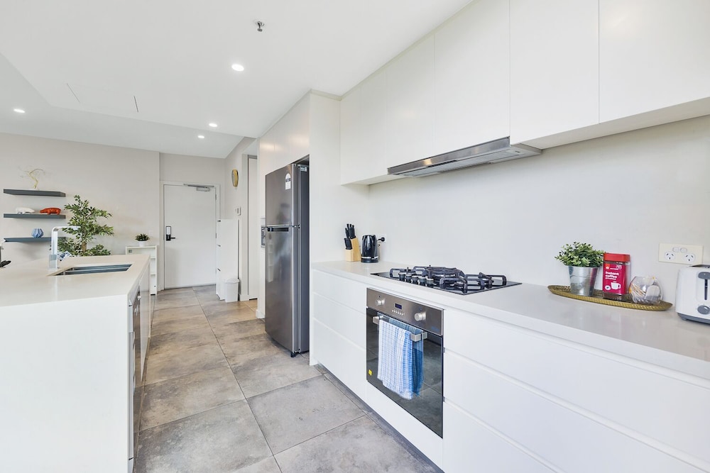 Kozyguru | Mascot | 2 Bed Apt + Free Parking