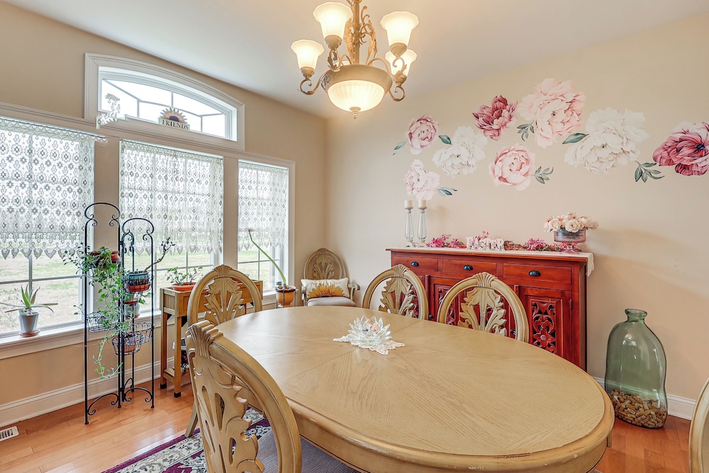 3 Mi to Shore: Spacious Gem w/ Yard in Cape May