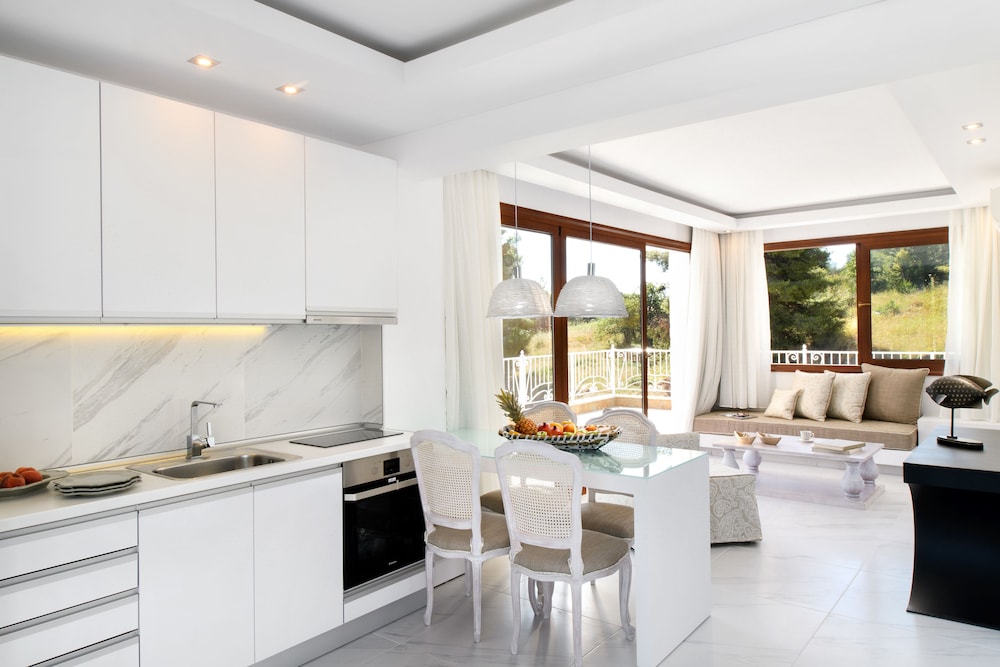 Villa D'Oro - Luxury Villas & Suites