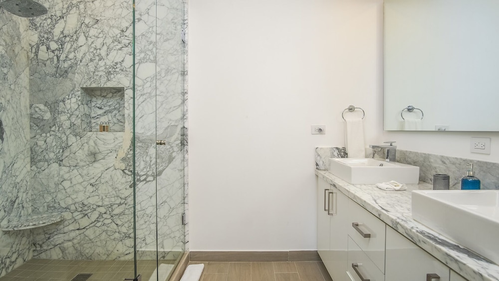 Breathtaking 2 Bedroom Condominium