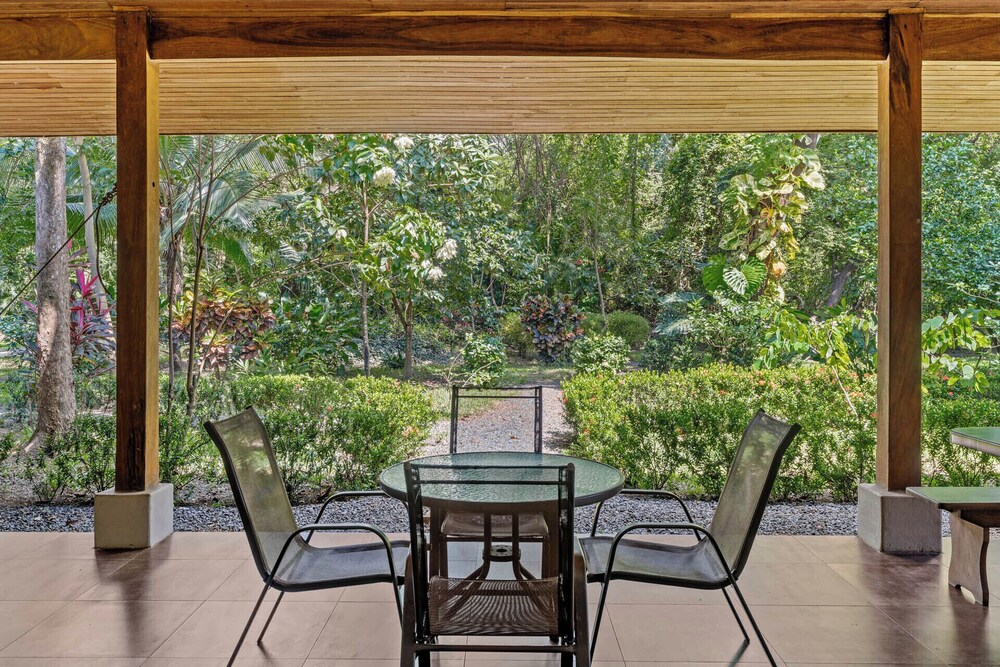 Stylish 3-Bedroom Tropical Escape with Pool & Outdoor Living, 1 Block from Playa Potrero