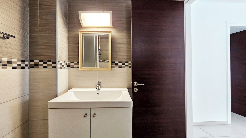 Phaedrus Living Ledras Residences 102