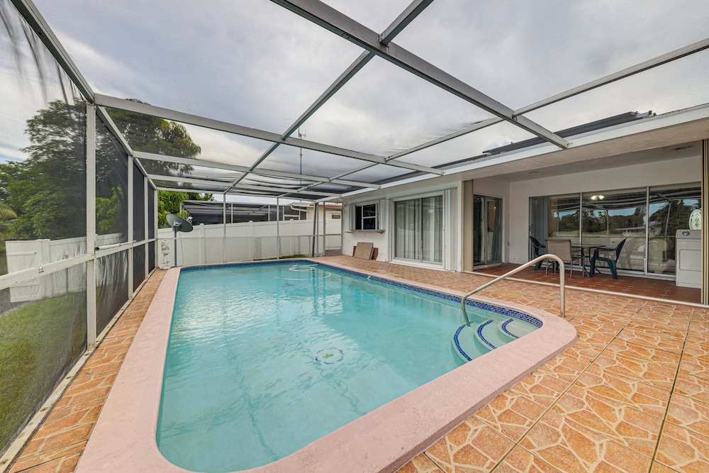 Canal-front Gem w/ Pool: 3 Mi to Hard Rock Stadium