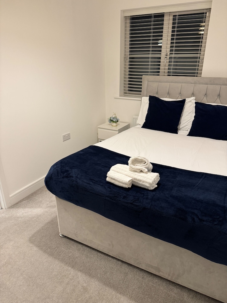 Luxurious Home Near Luton Airport. Suitable for Families and Contractors