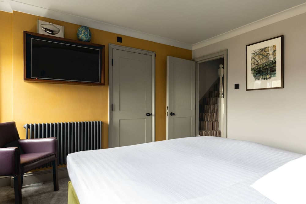 New Kent Road by Onefinestay