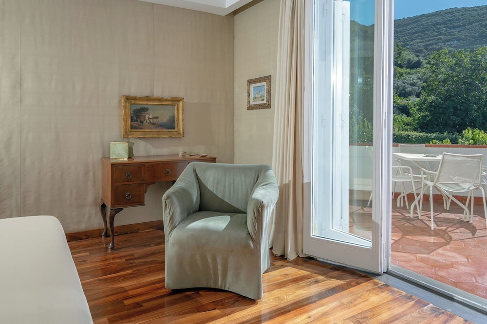 Luxury Levaina Villa, Sleeps 8 on the Amalfi Coast