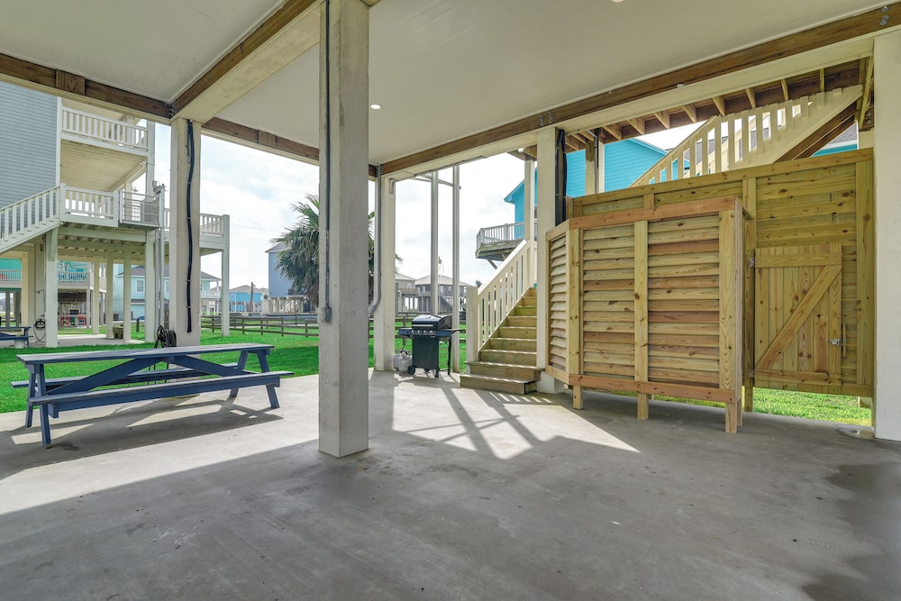 Walk to Coast: Crystal Beach Gem w/ Deck & Views