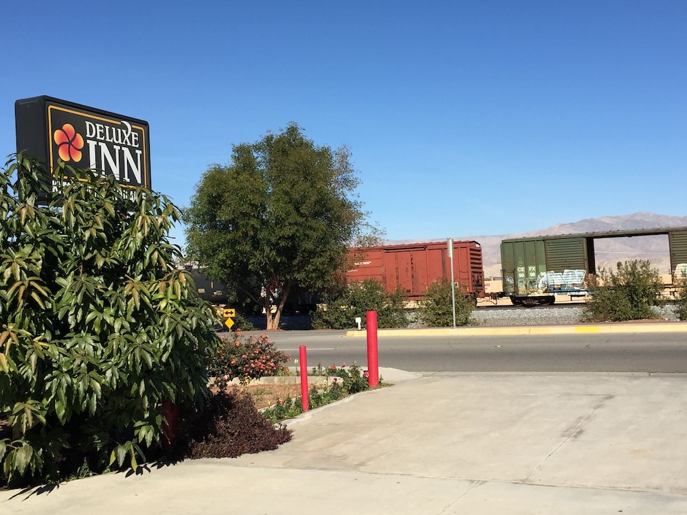Deluxe Inn