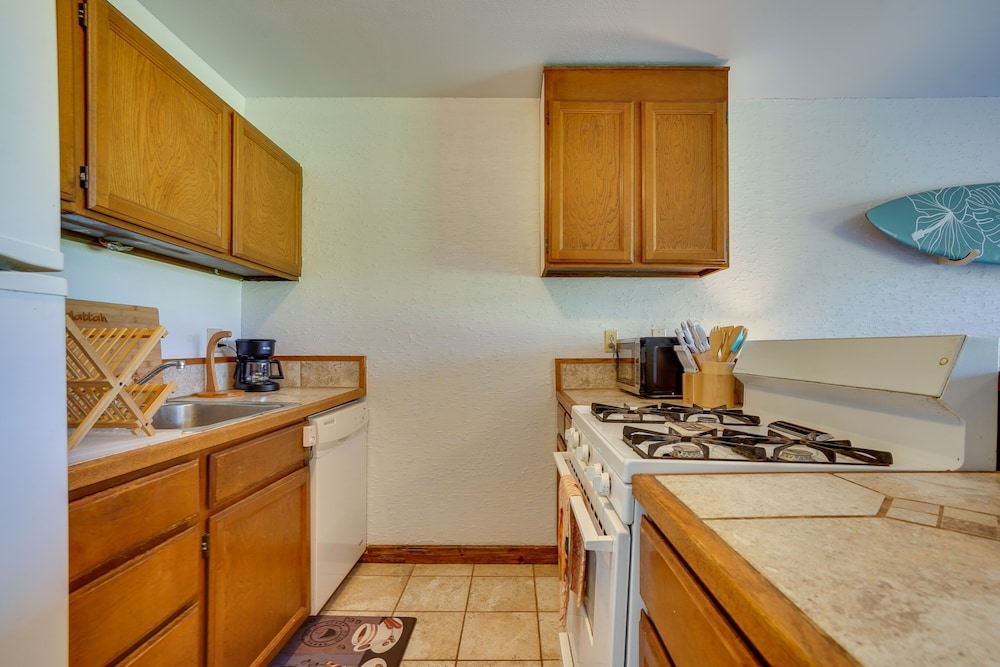 Kaunakakai Home at Molokai Shores w/ Pool!