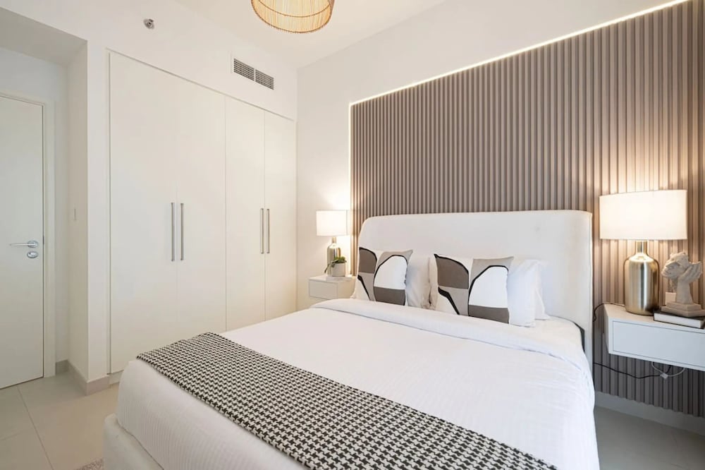 Burj Crown Lux Apartment by Dubai Mall