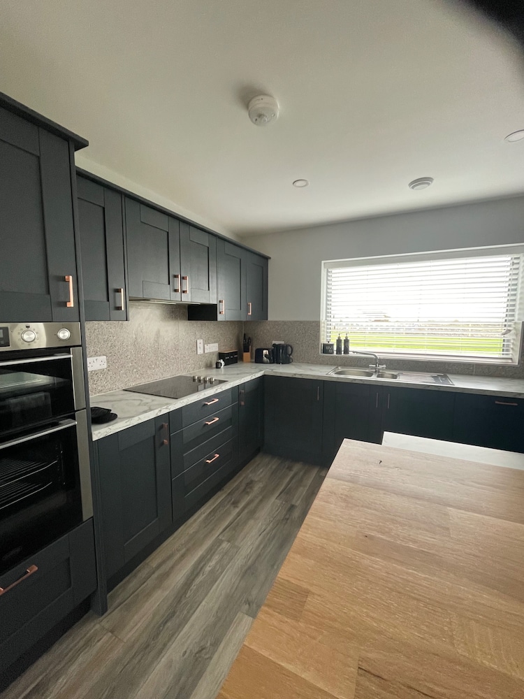 Spacious 5Br Home - Country View - Close to Galway