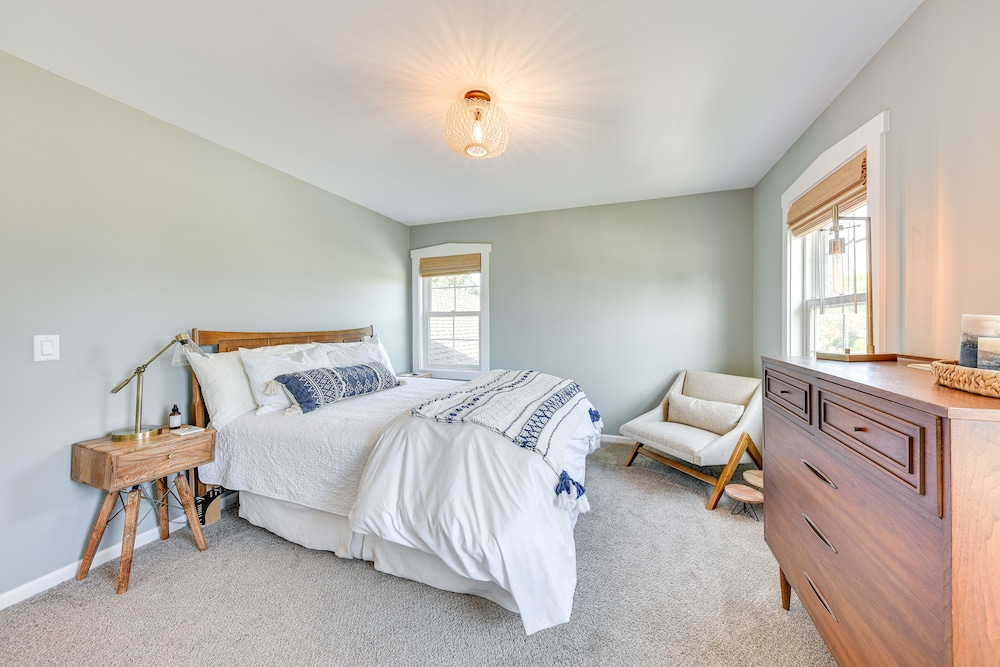 Charming Racine Home - Walk to Lake Michigan! - Property Image 25